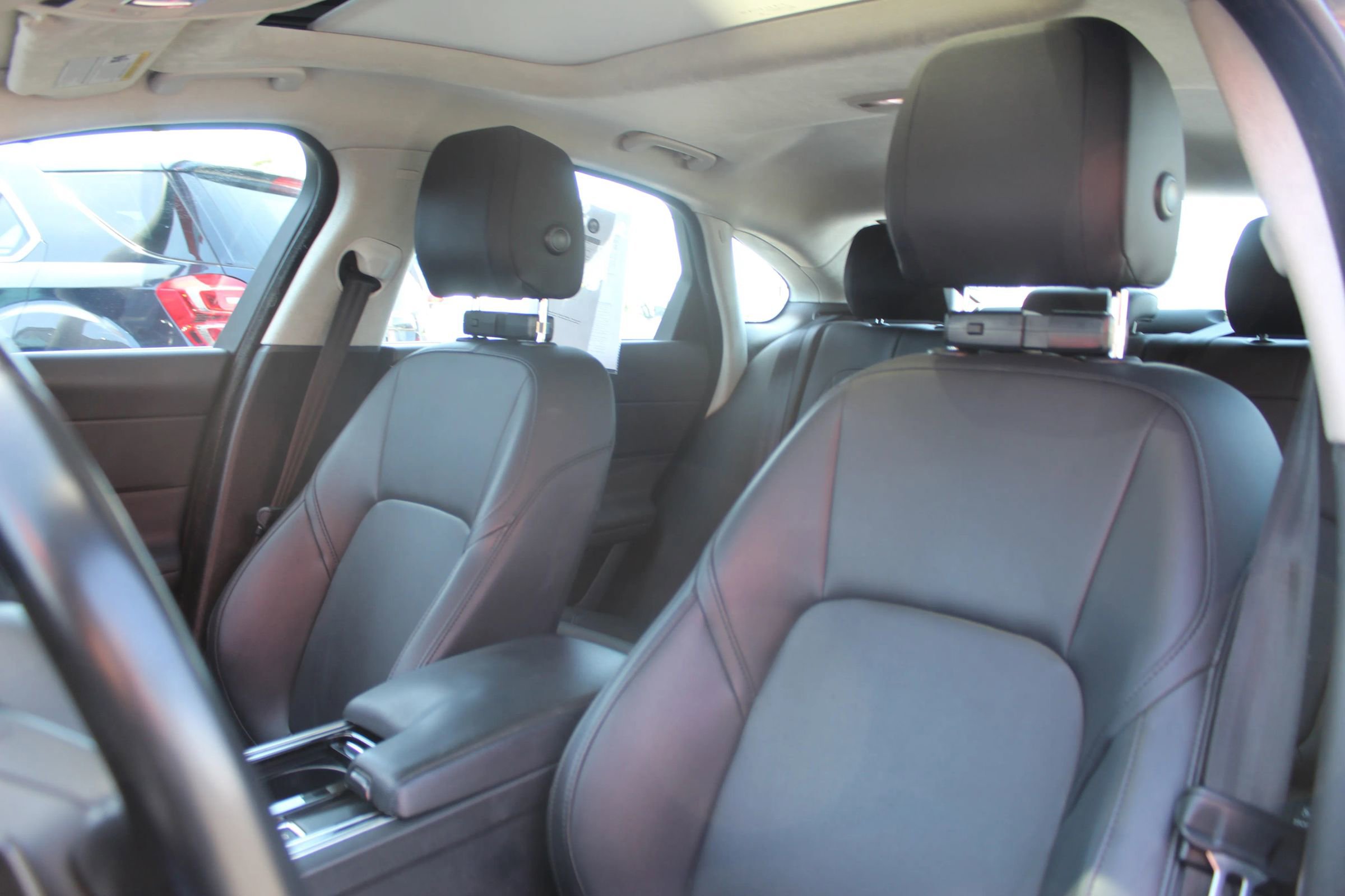 Used 2020 Jaguar XF Premium image 7