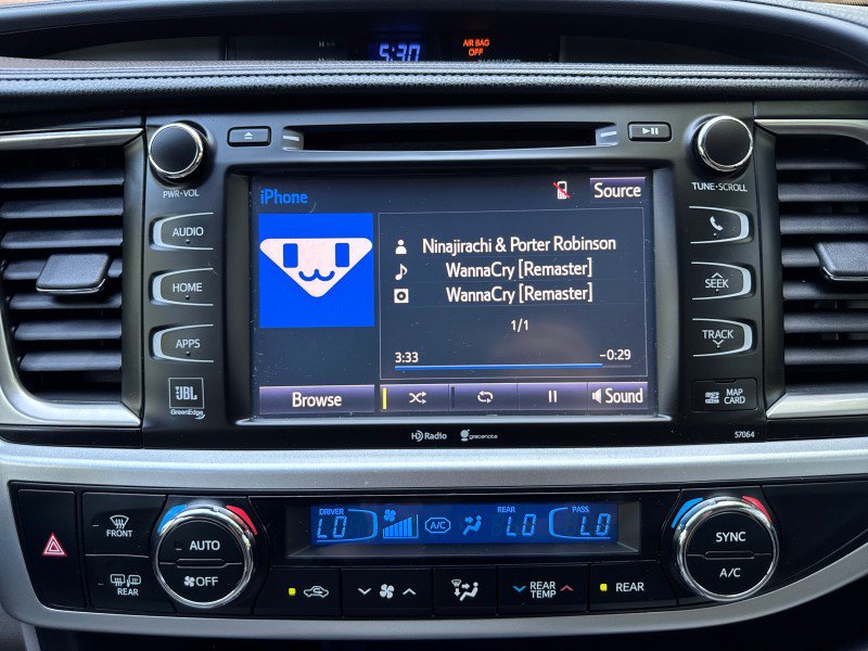 Used 2015 Toyota Highlander Limited AWD/4WD image 23