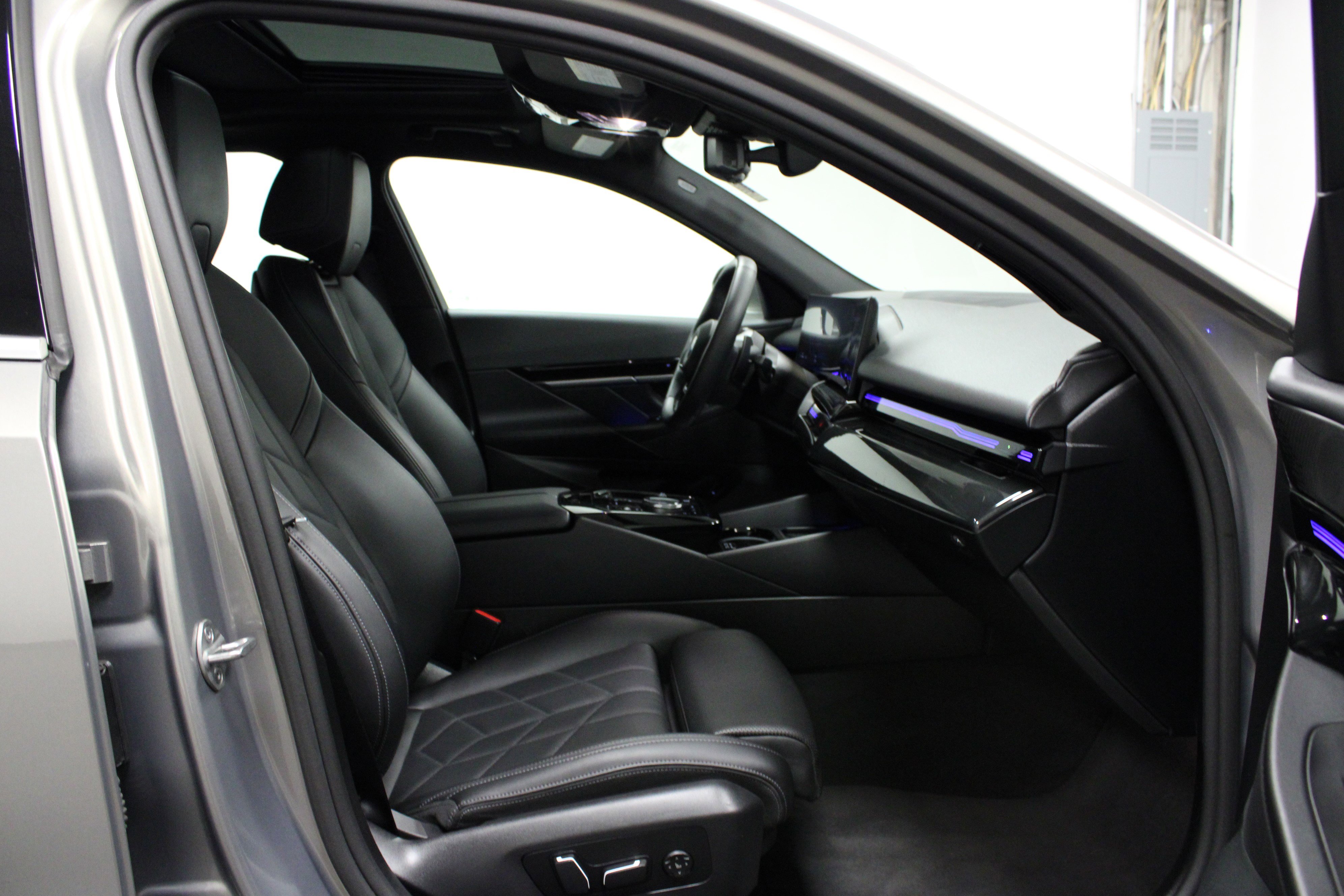 Used 2024 BMW 530i xDrive image 15