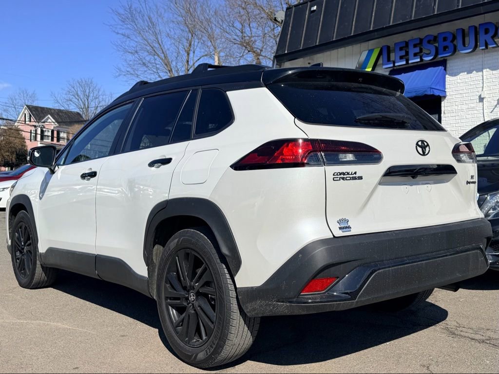 Used 2025 Toyota Corolla Cross AWD Hybrid w/ Moonroof Package image 3