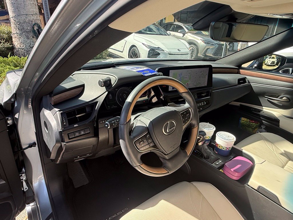 Used 2024 Lexus ES 300h w/ Technology Package FWD image 15