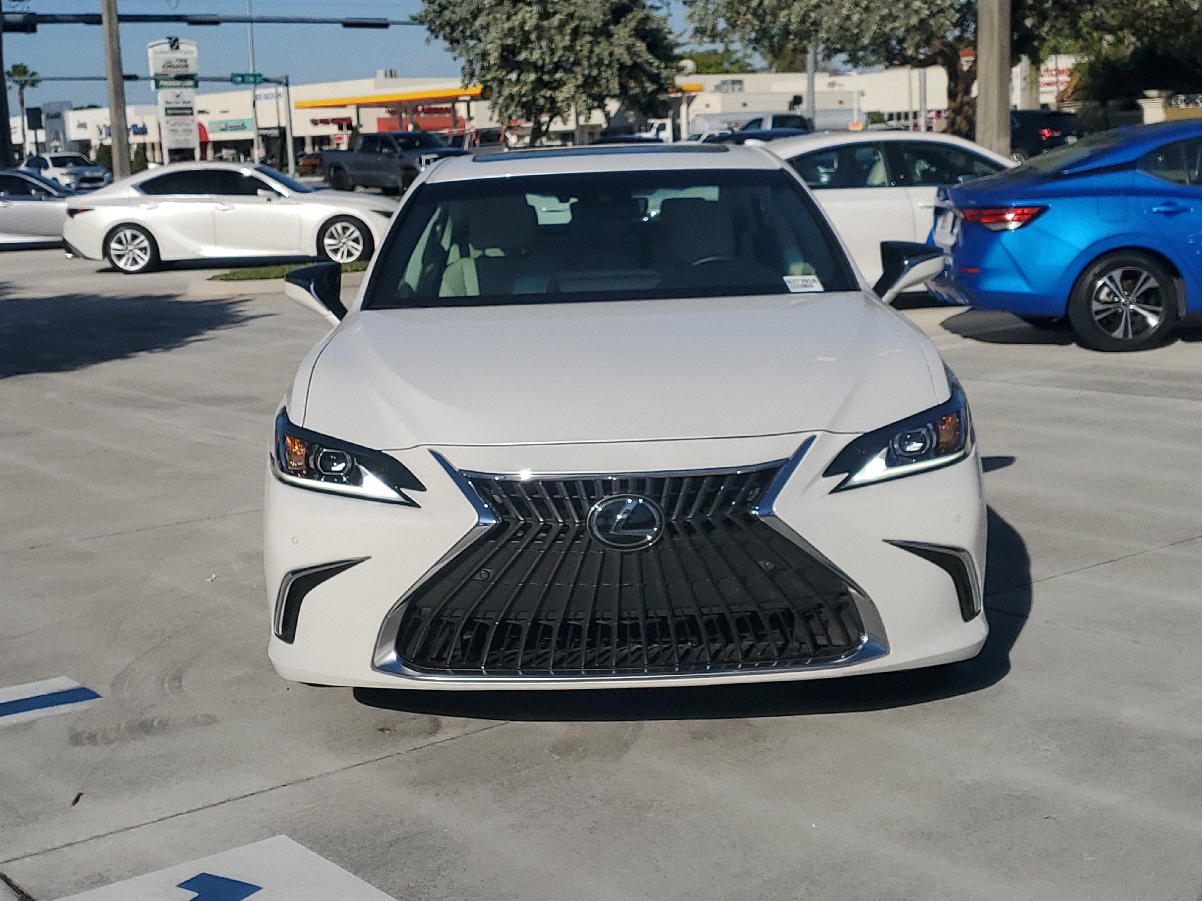 Used 2025 Lexus ES 350 w/ Premium Package image 3