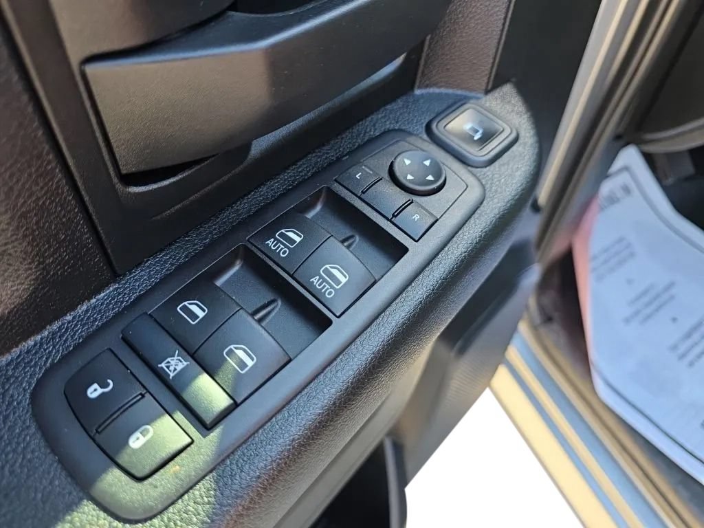 Used 2024 RAM 3500 Tradesman w/ Chrome Appearance Group AWD/4WD image 14