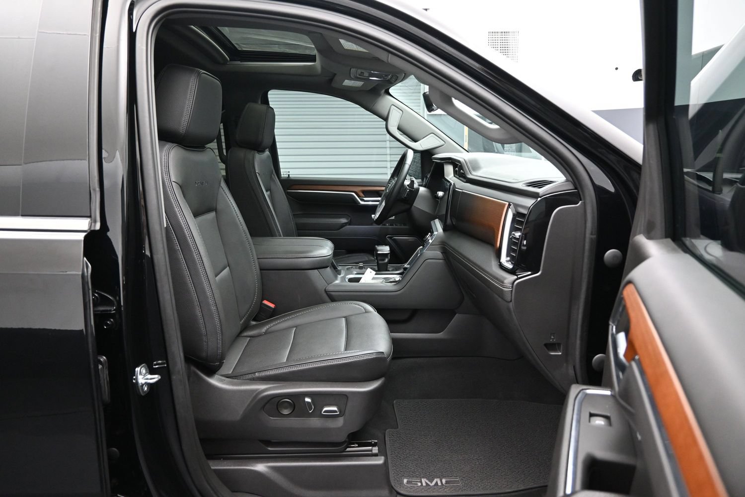 Used 2023 GMC Sierra 1500 Denali w/ Denali Reserve Package AWD/4WD image 13