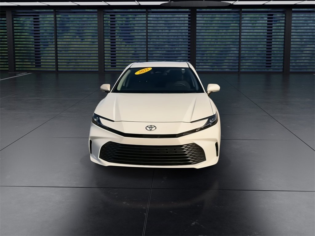 Used 2025 Toyota Camry LE image 3