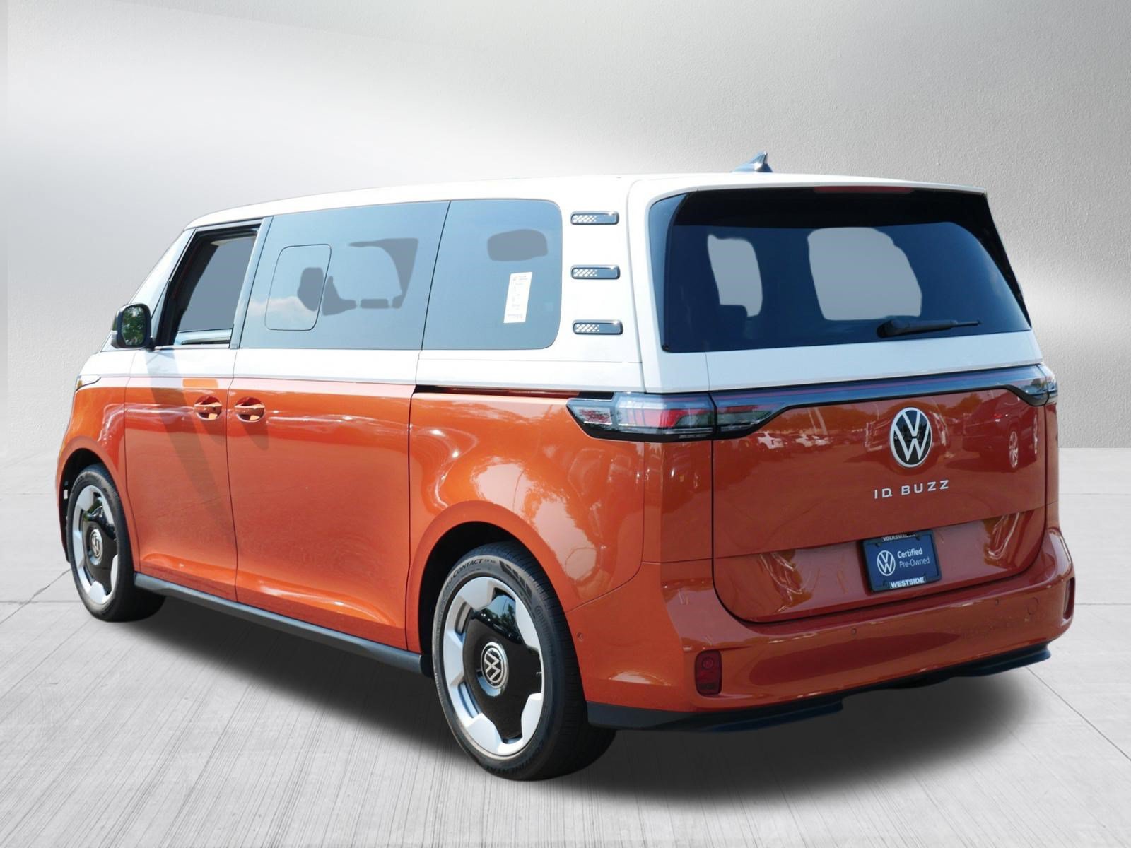 Certified 2025 Volkswagen ID. Buzz Pro S Plus RWD image 5