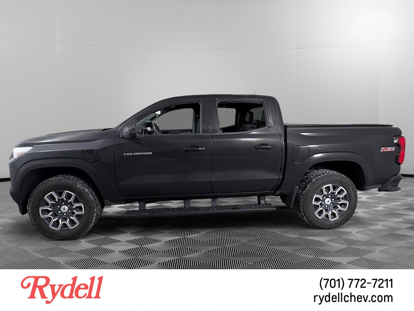 Used 2025 Chevrolet Colorado Z71 w/ Technology Package image 2