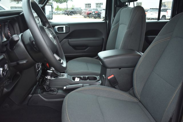 Used 2025 Jeep Wrangler Sport image 13