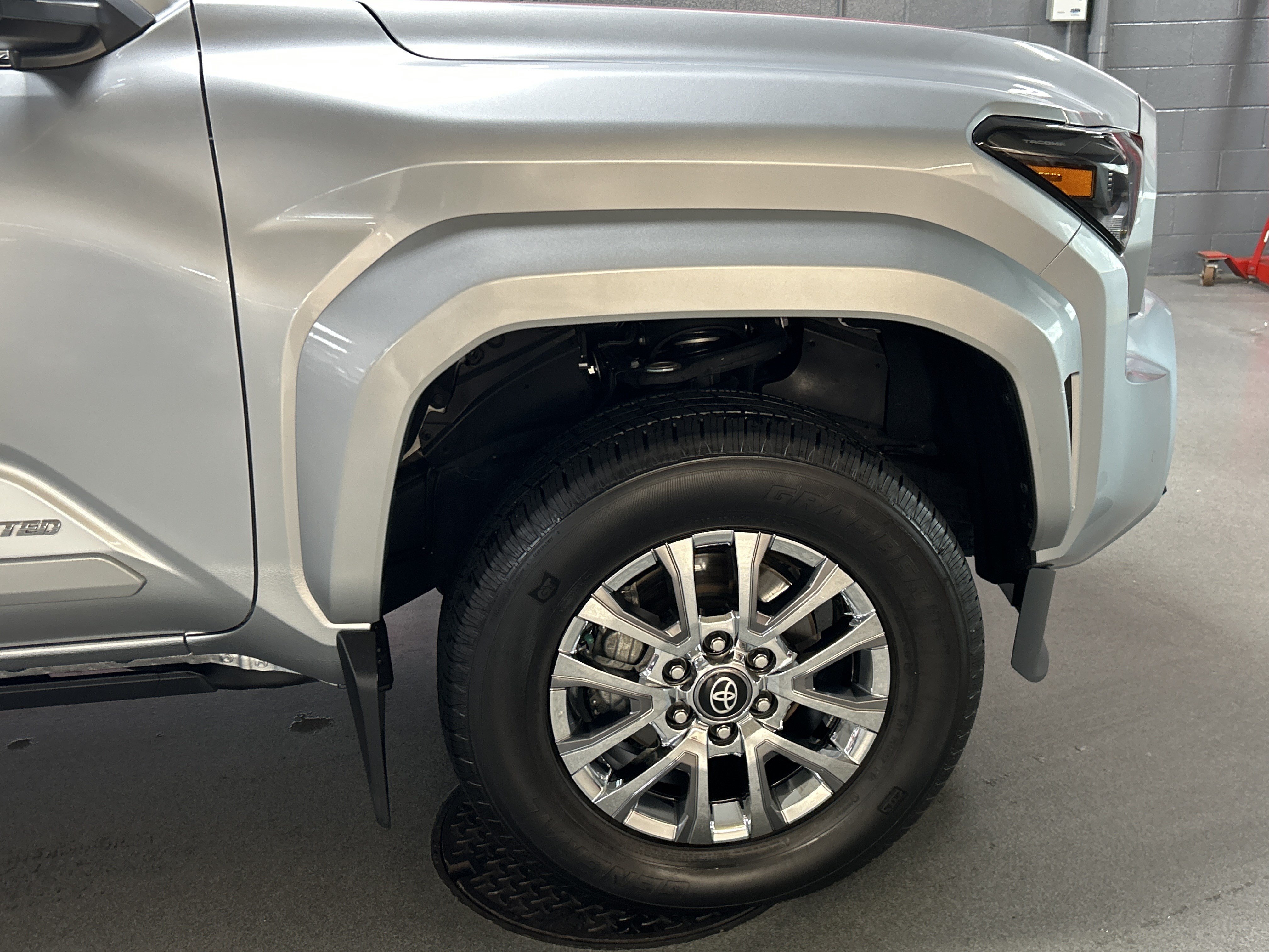Used 2024 Toyota Tacoma Limited AWD/4WD image 13