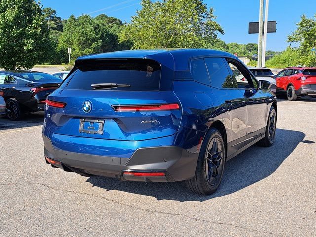 Used 2025 BMW iX xDrive50 w/ Premium Package AWD/4WD image 5