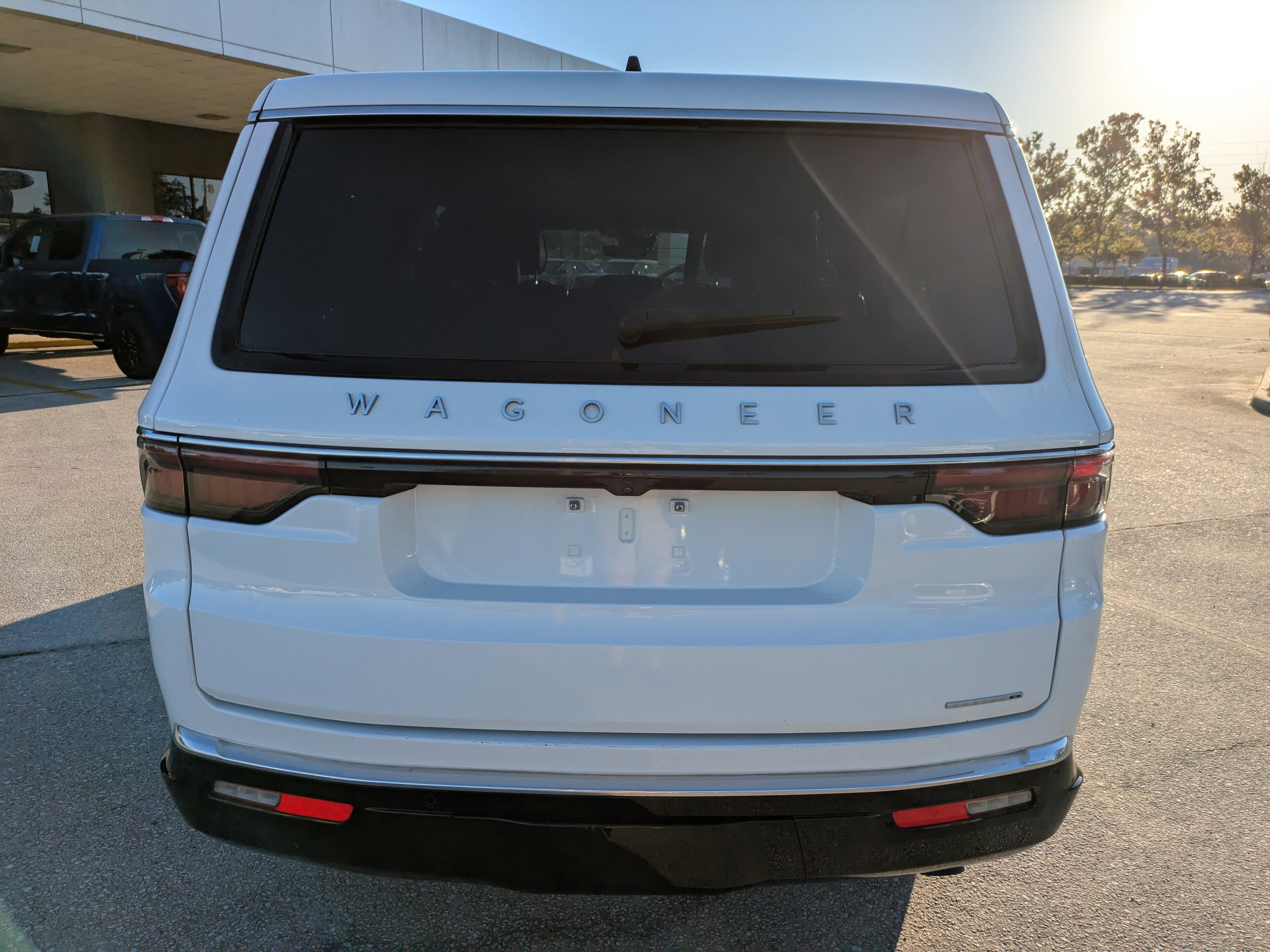 Used 2024 Jeep Wagoneer L Series II image 5