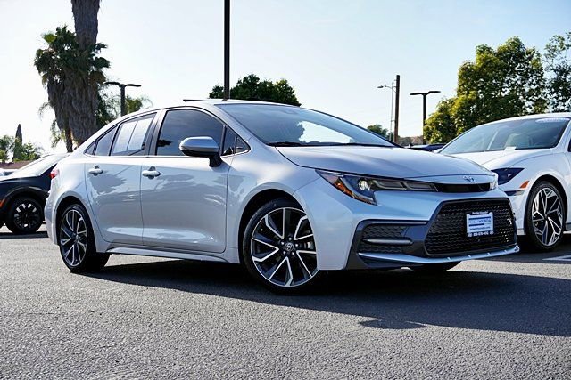 Used 2022 Toyota Corolla SE FWD image 2