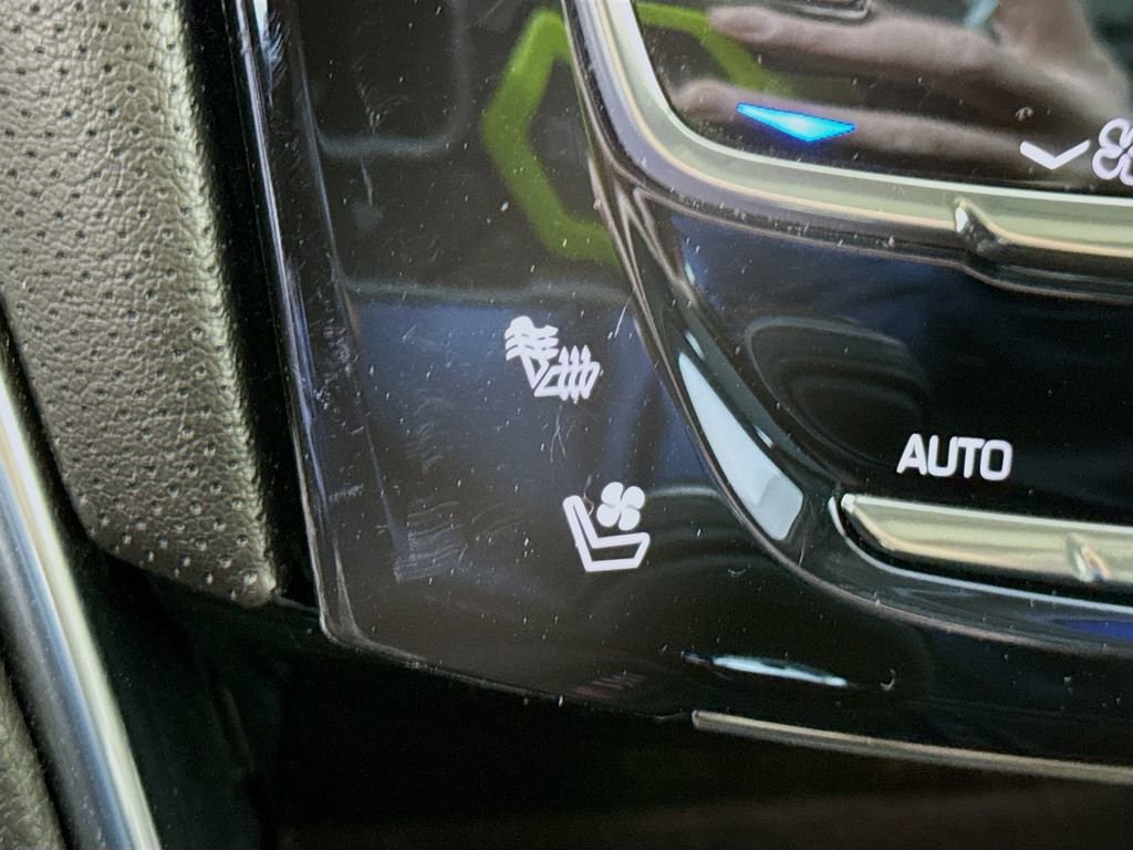 Used 2015 Cadillac XTS Luxury w/ Driver Awareness Package image 12