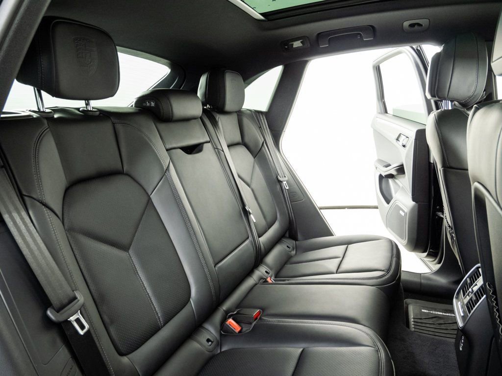 New 2026 Porsche Macan AWD/4WD image 23