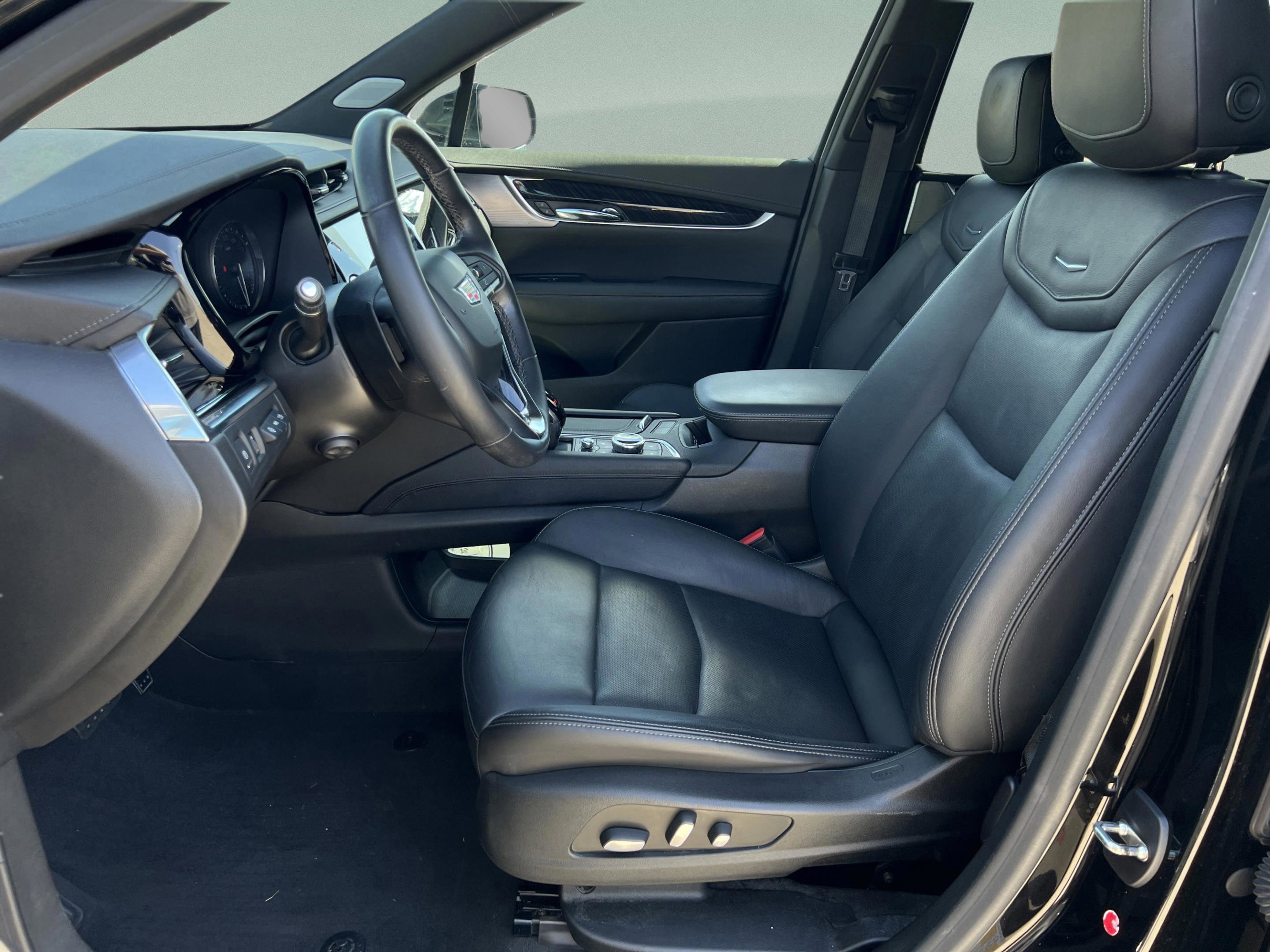 Used 2020 Cadillac XT6 Premium Luxury image 28