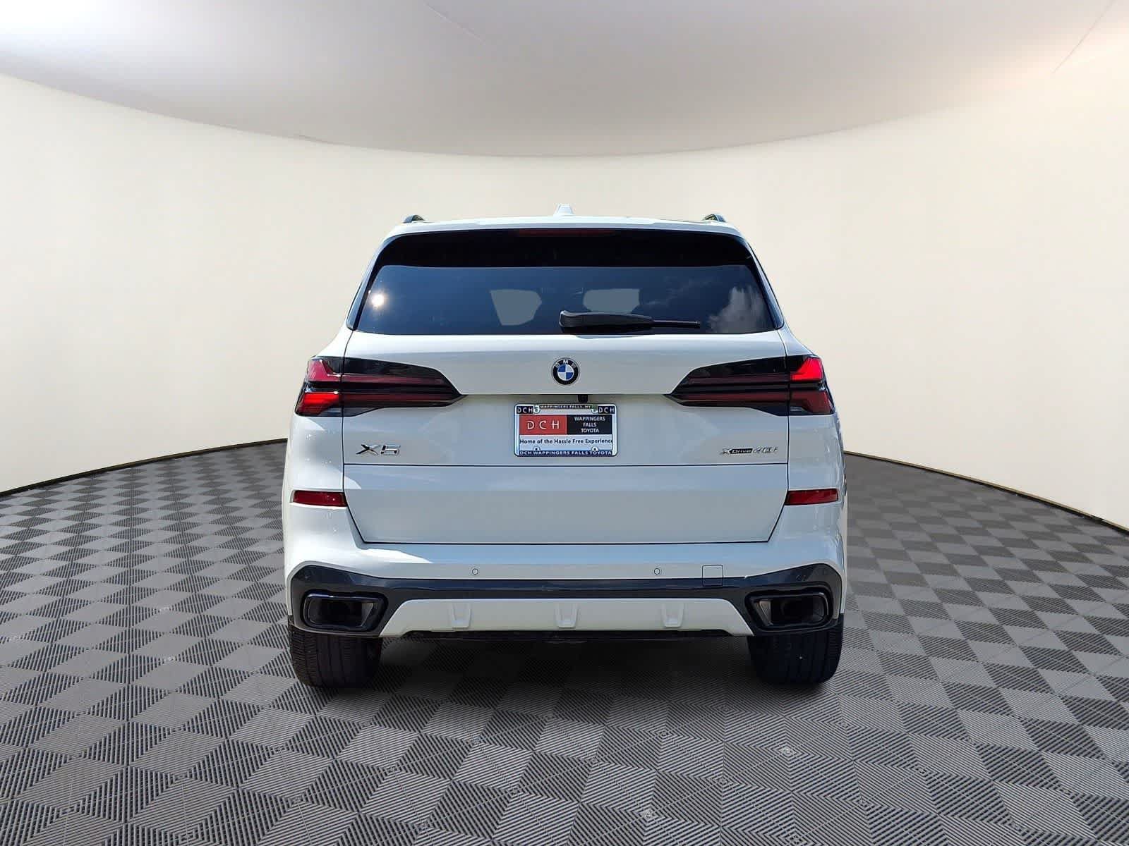 Used 2024 BMW X5 xDrive40i w/ M Sport Package AWD/4WD image 6
