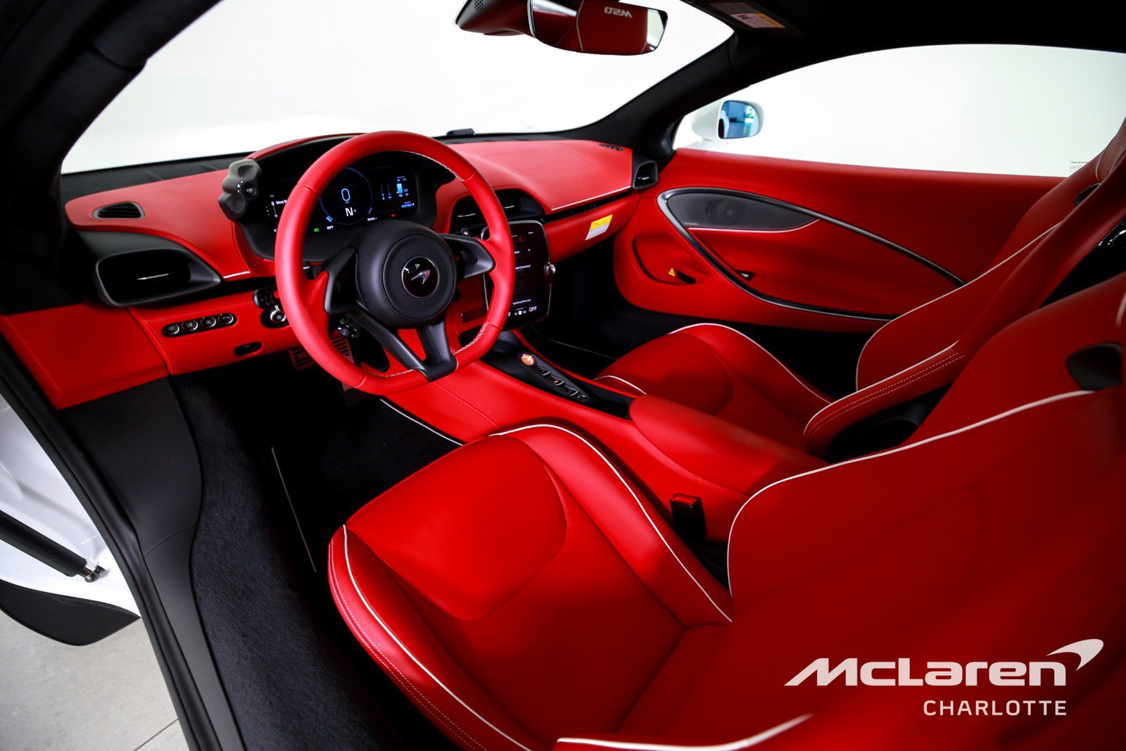 Used 2025 McLaren Artura RWD image 13