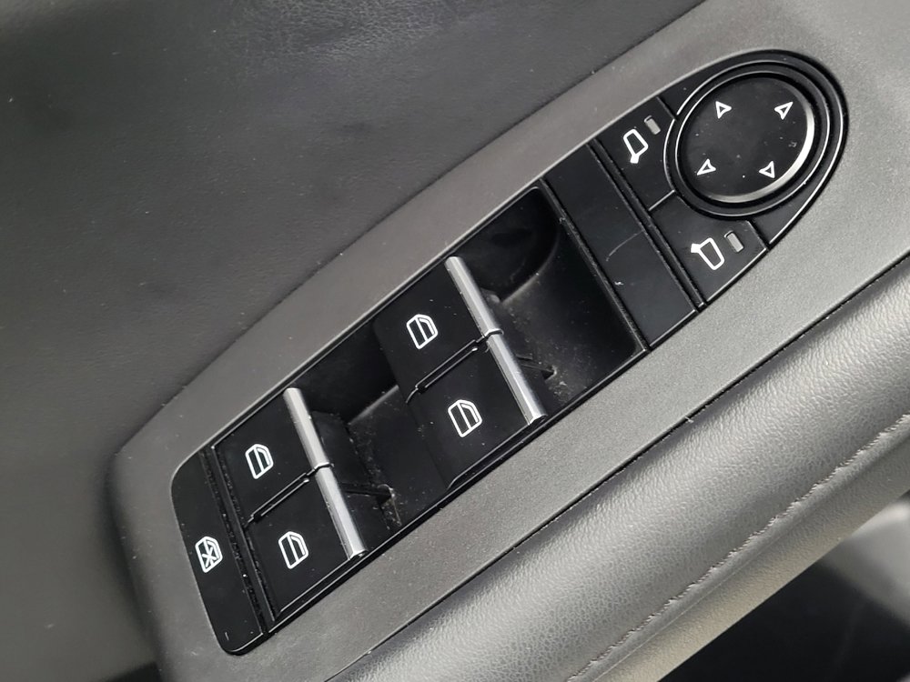 Used 2022 MAZDA MAZDA3 s image 27