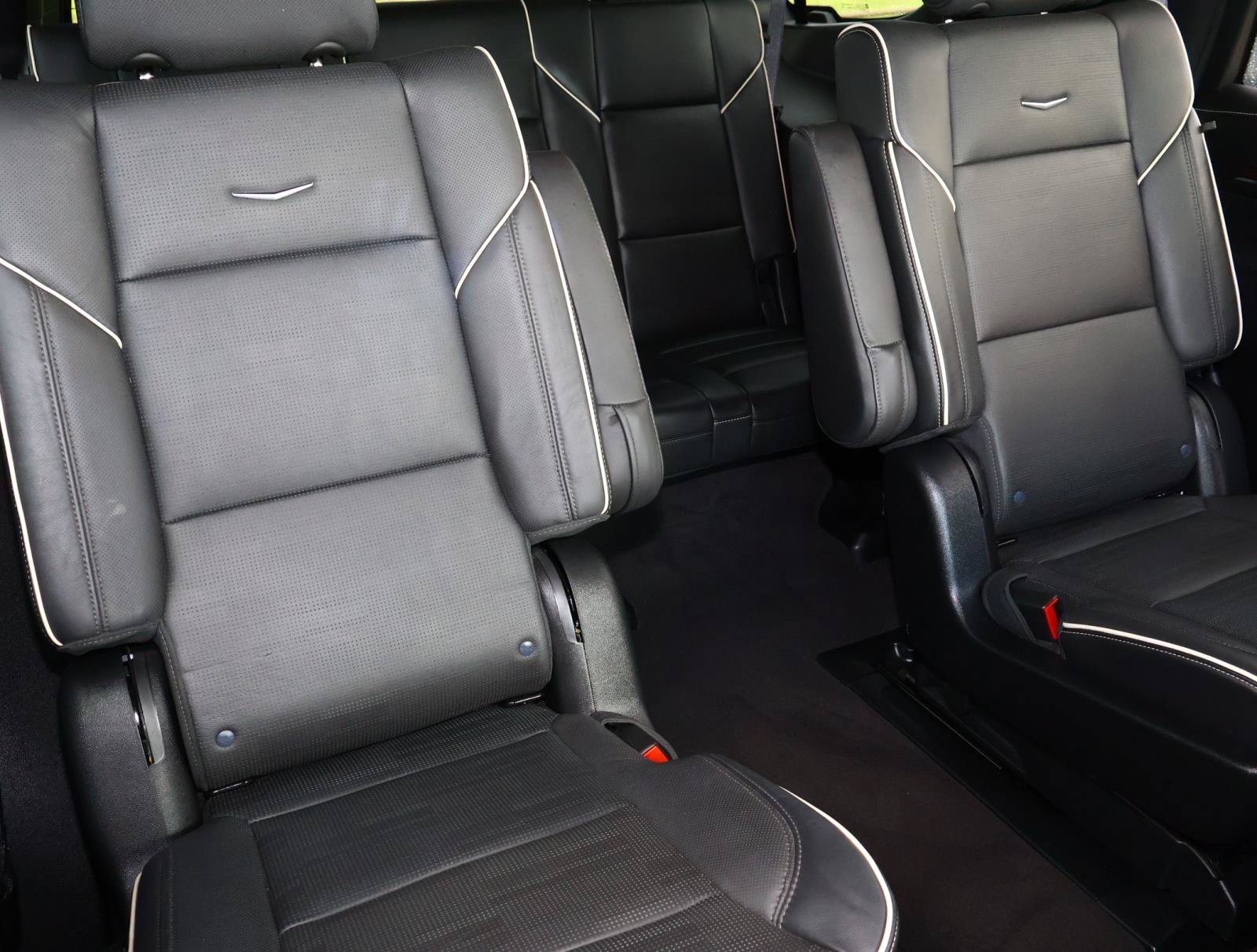 Used 2023 Cadillac Escalade Premium Luxury RWD image 21