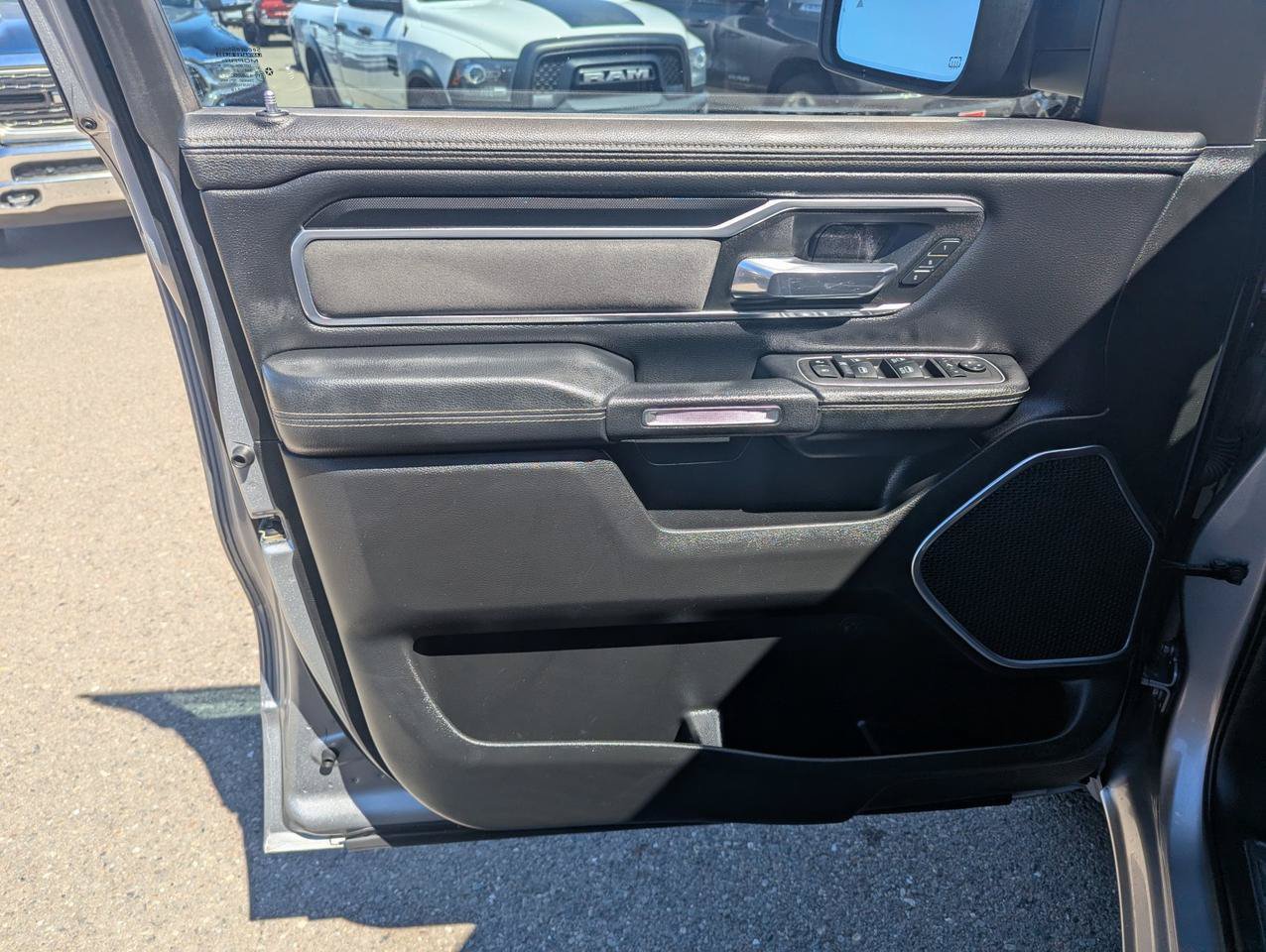 Used 2022 RAM 1500 Laramie w/ Sport Appearance Package AWD/4WD image 9