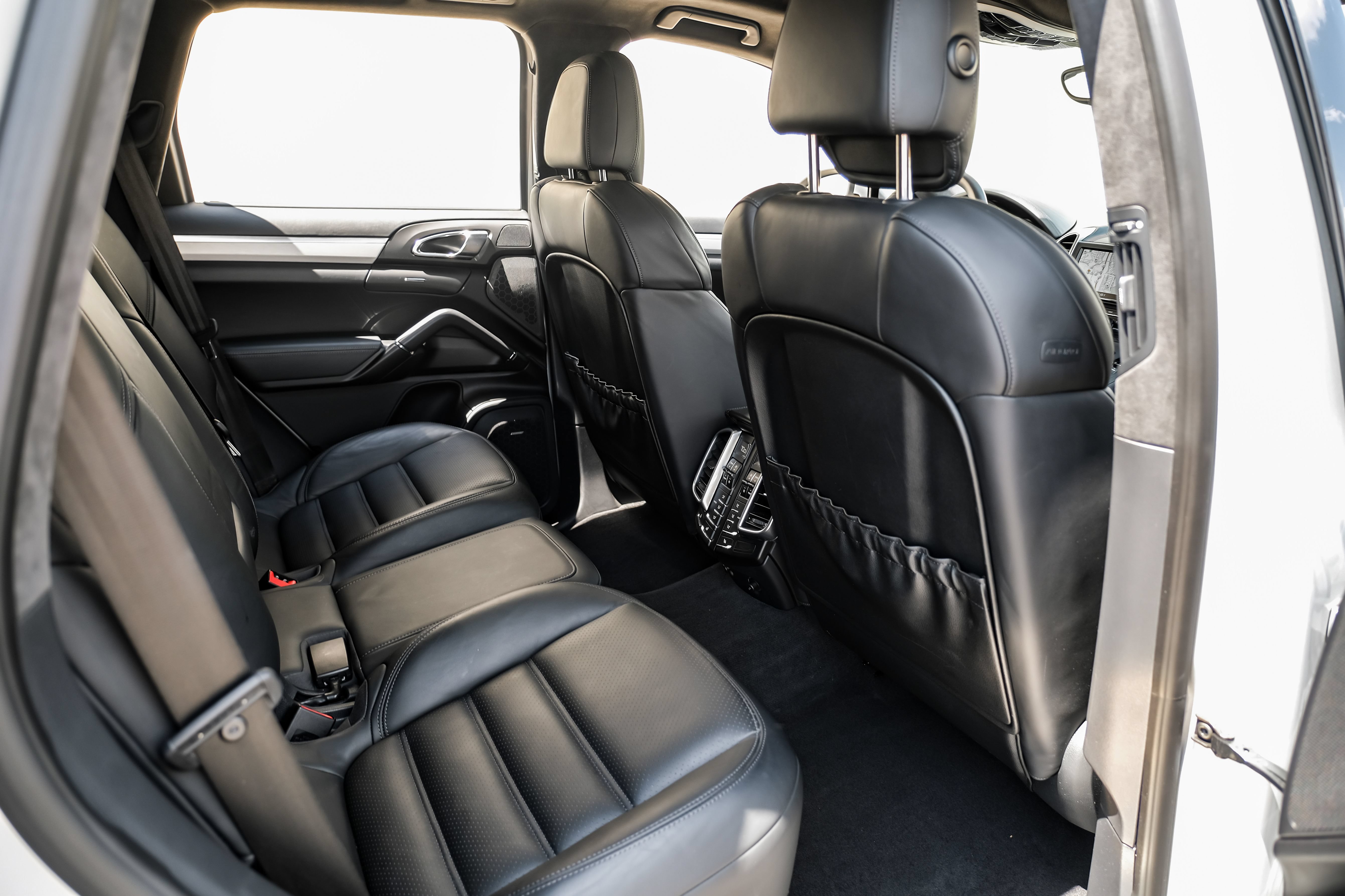 Used 2013 Porsche Cayenne Turbo AWD/4WD image 33