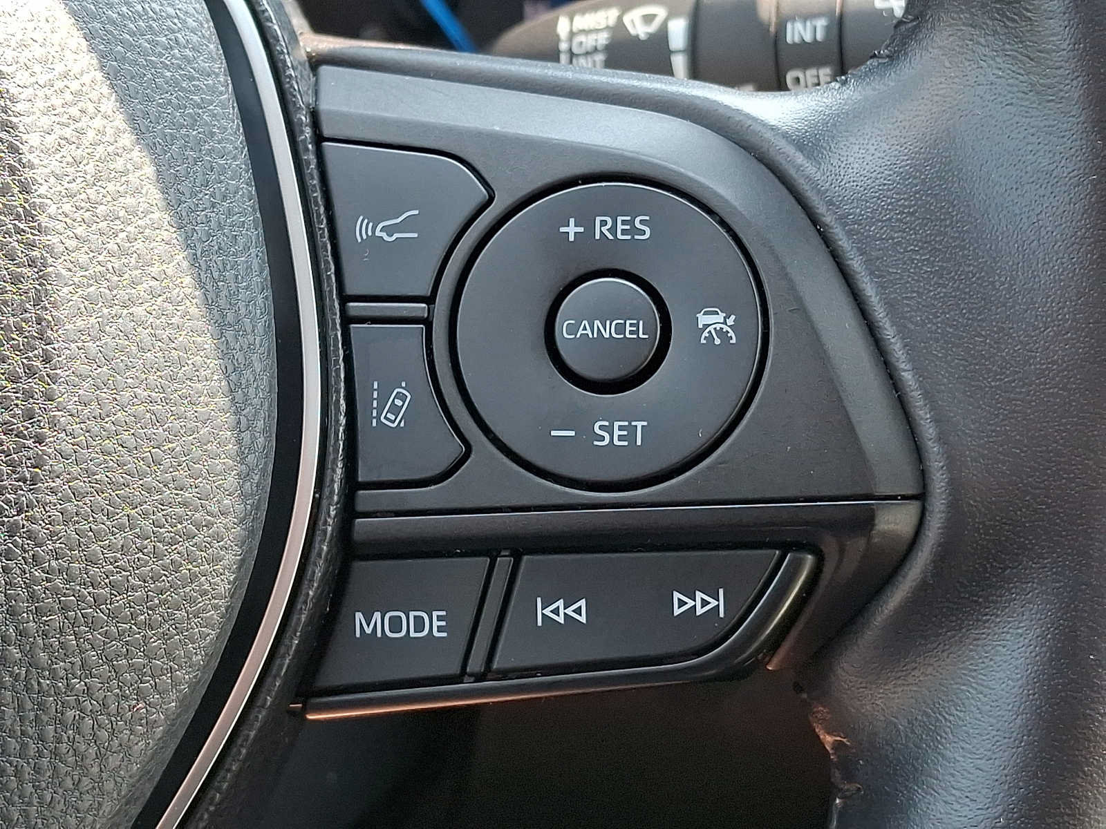 Used 2019 Toyota RAV4 Limited w/ Carpet Mat Package AWD/4WD image 19