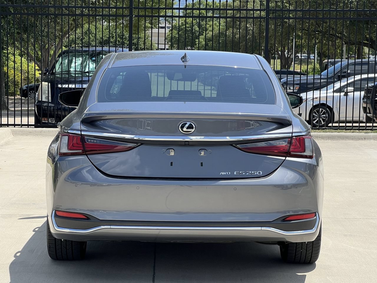 Used 2021 Lexus ES 250 w/ Premium Package AWD/4WD image 4