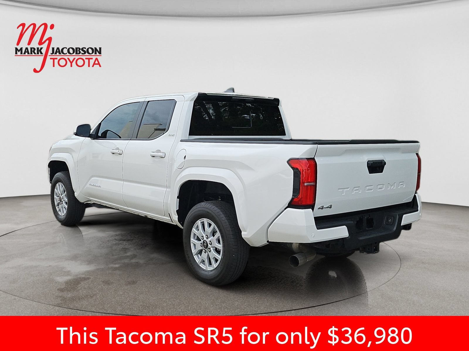 Used 2024 Toyota Tacoma SR5 AWD/4WD image 14