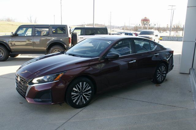 Used 2024 Nissan Altima 2.5 SV image 5