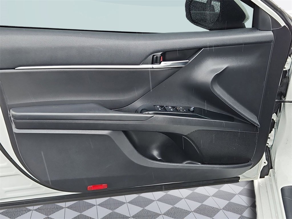 Used 2020 Toyota Camry SE image 10