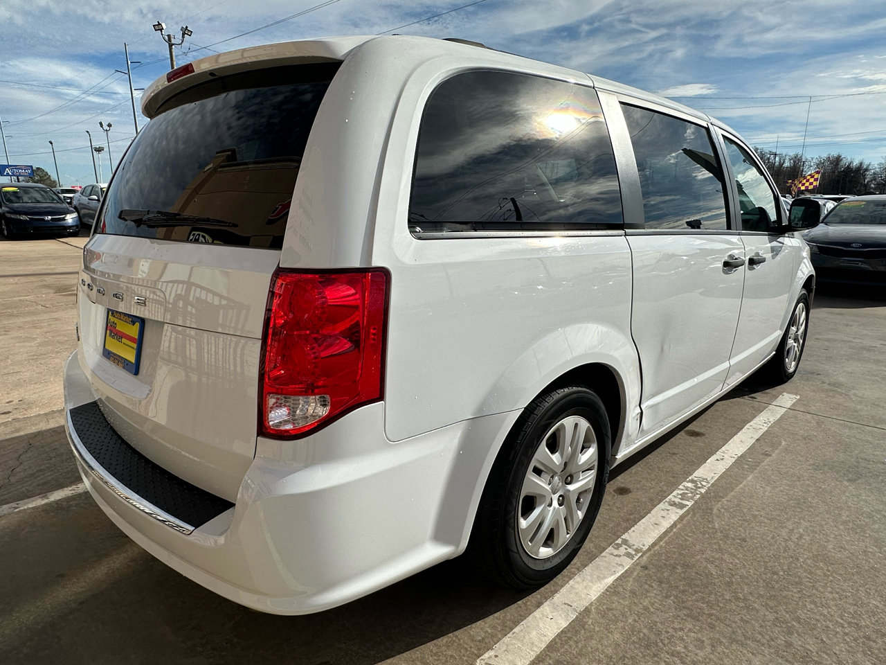 Used 2019 Dodge Grand Caravan SE w/ UConnect Hands-Free Group image 5