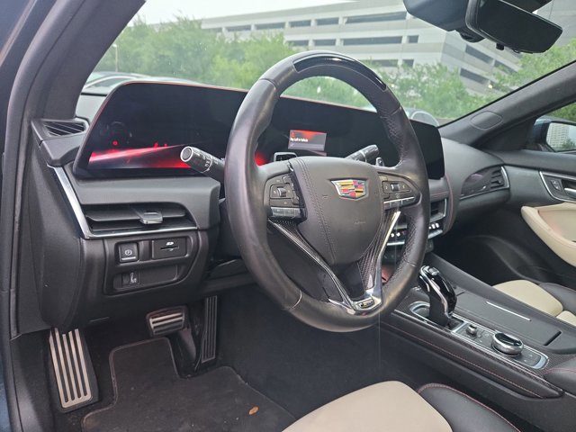 Used 2025 Cadillac CT5 V RWD image 9