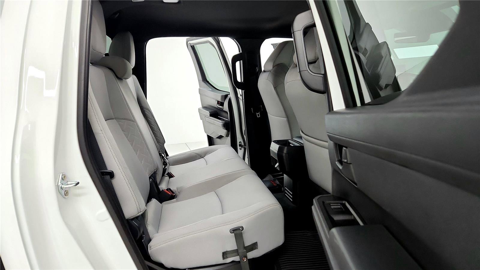 Certified 2025 Toyota Tacoma SR5 image 25