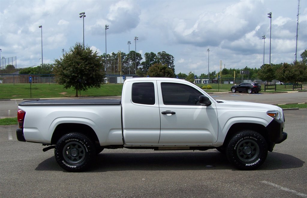 Used 2023 Toyota Tacoma SR image 5