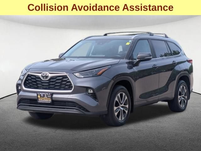 Used 2023 Toyota Highlander XLE AWD/4WD image 10