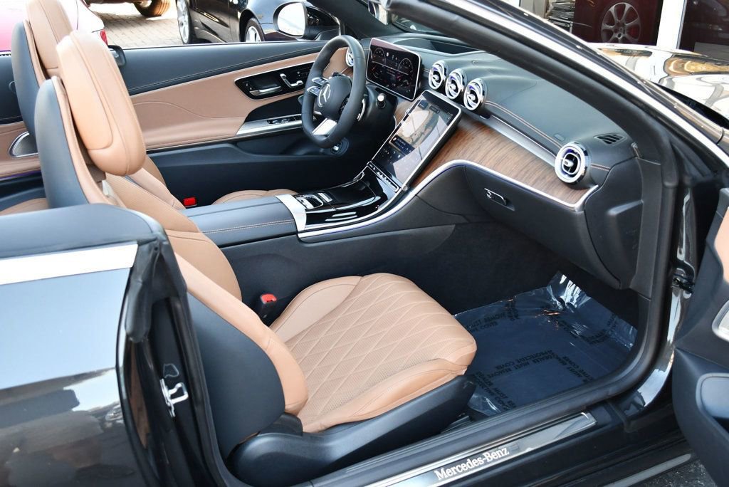 Used 2024 Mercedes-Benz CLE 450 4MATIC Cabriolet image 60