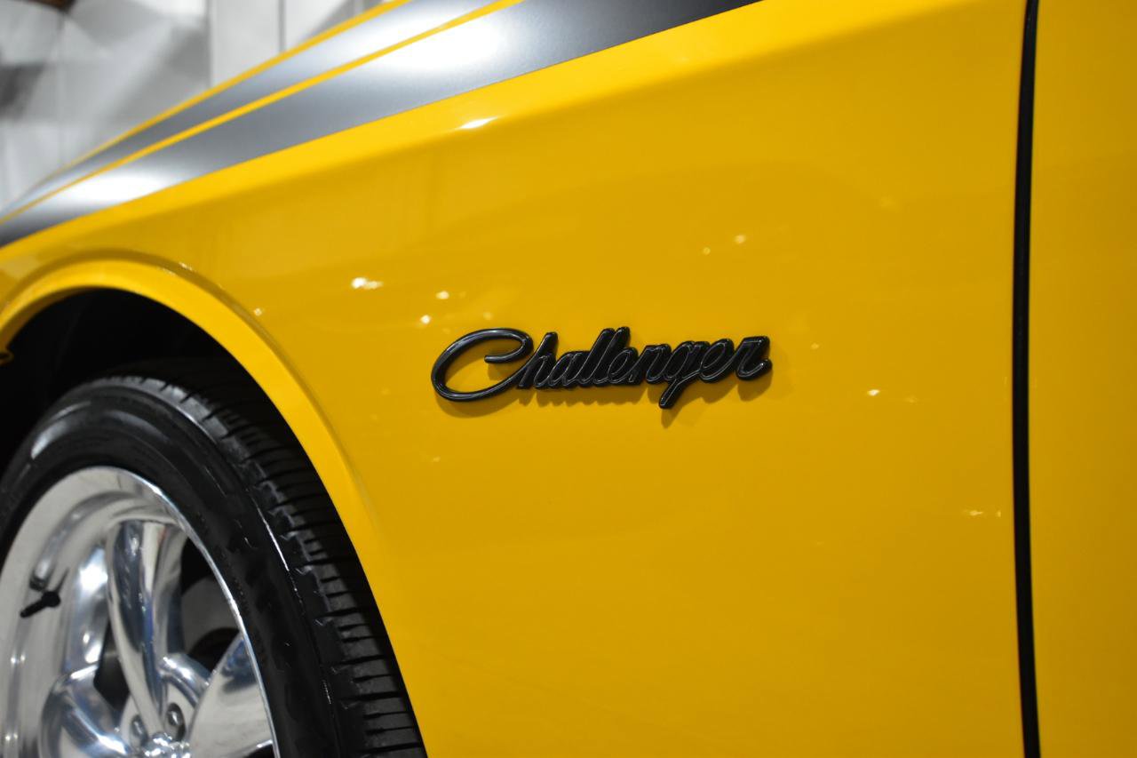 Used 2012 Dodge Challenger R/T image 8