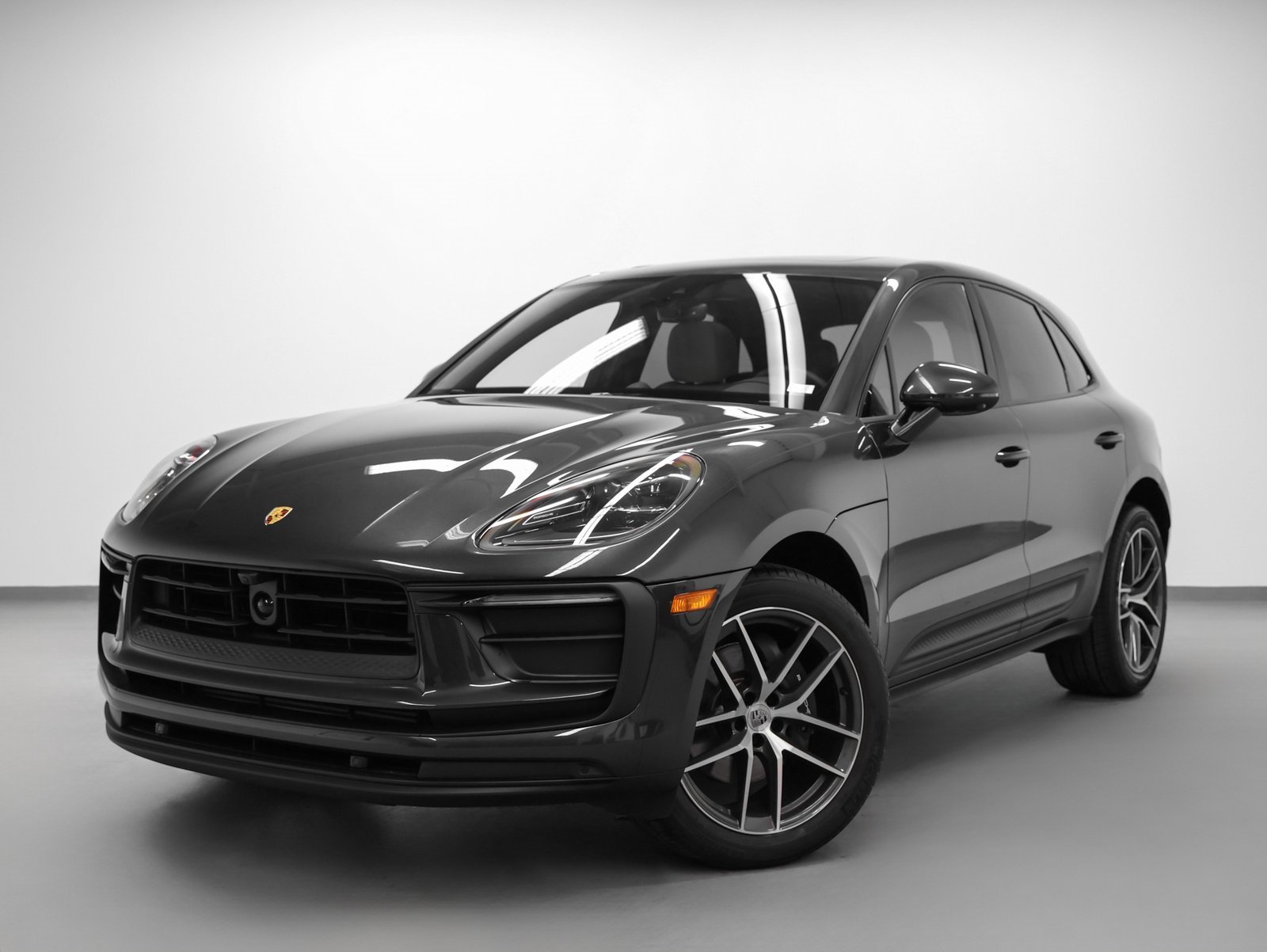 Used 2025 Porsche Macan video 1