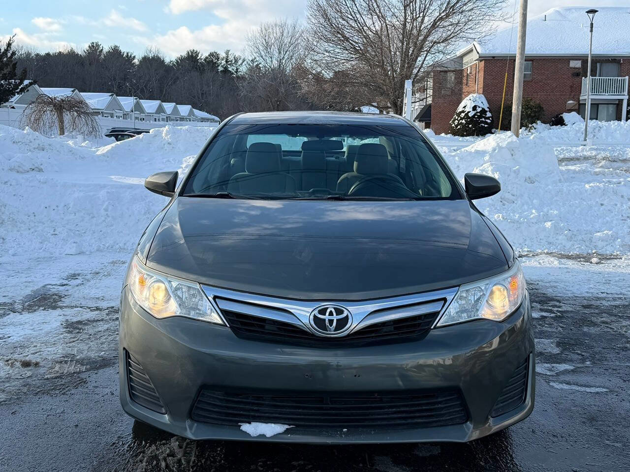Used 2014 Toyota Camry LE image 2