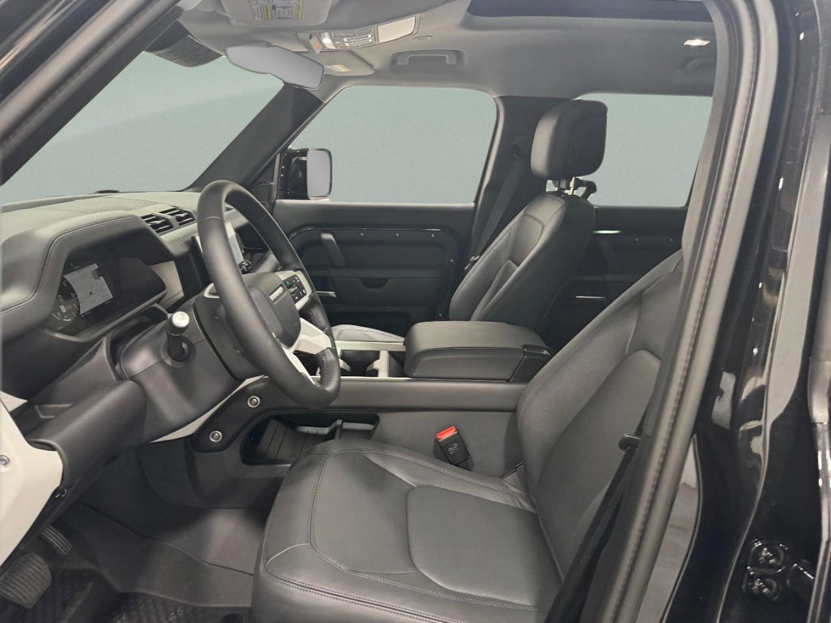 Used 2025 Land Rover Defender 110 S image 25