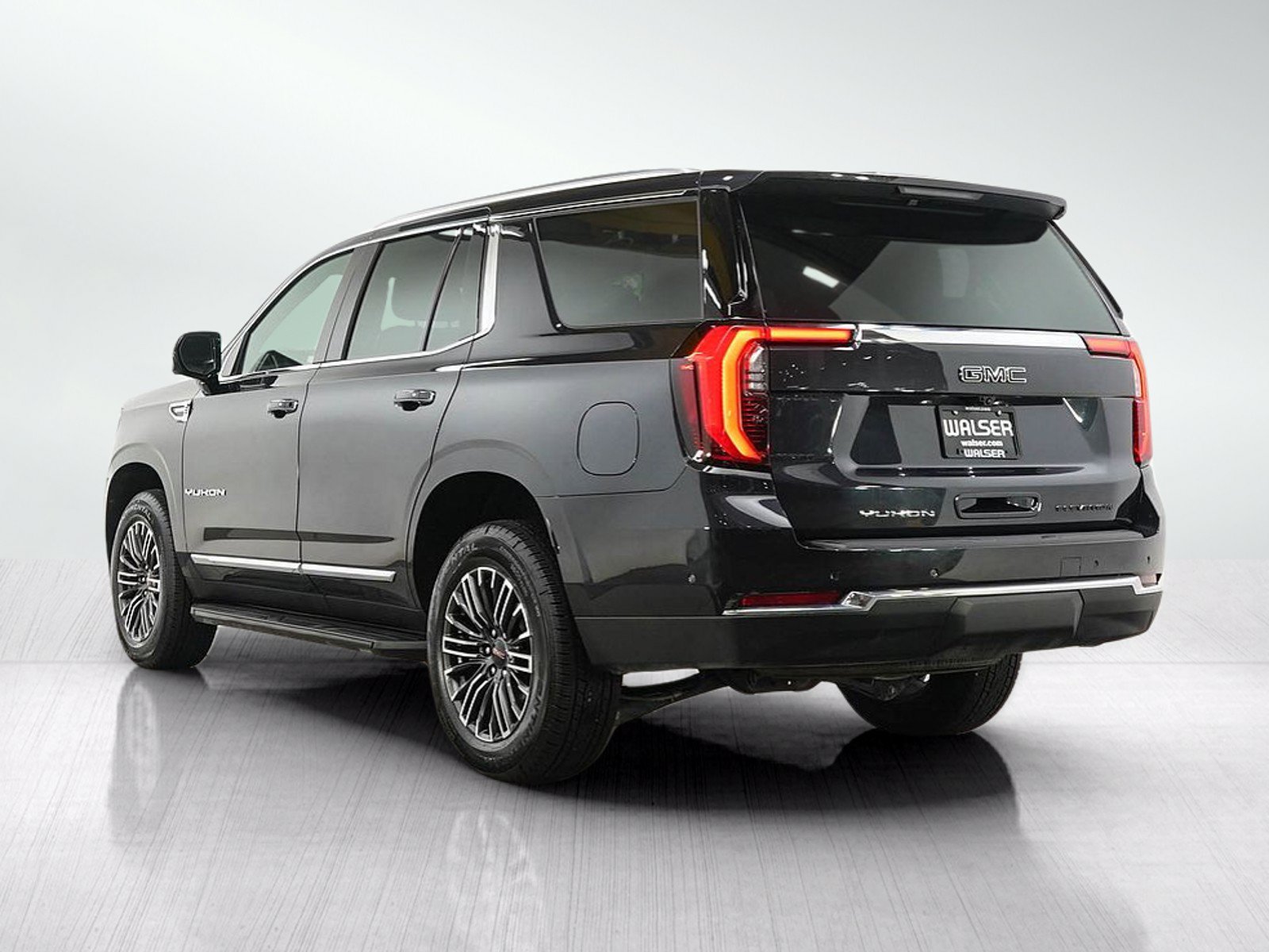 Used 2025 GMC Yukon Elevation AWD/4WD image 3