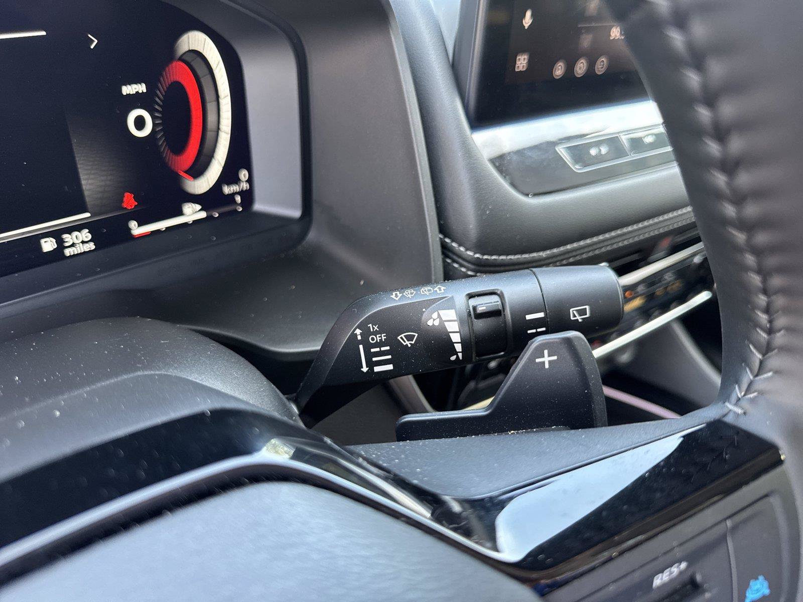 Used 2025 Nissan Rogue SL w/ SL Premium Package FWD image 18