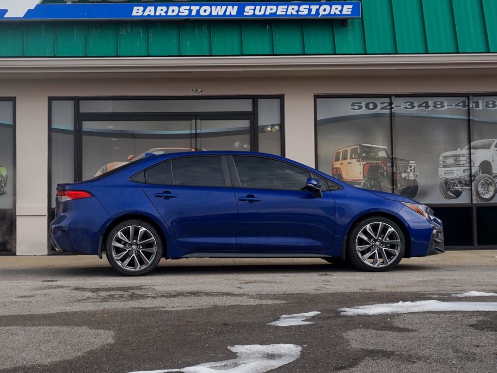 Used 2022 Toyota Corolla SE w/ SE Premium Package image 2