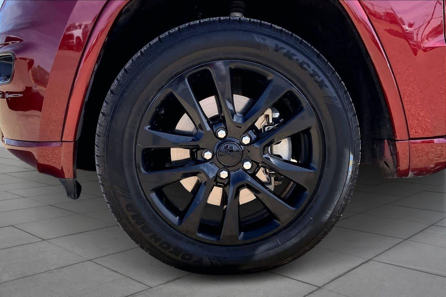 Used 2022 Jeep Grand Cherokee Laredo X AWD/4WD image 17