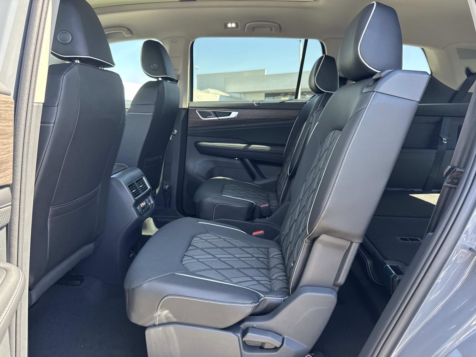 New 2026 Volkswagen Atlas SEL Premium R-Line image 25