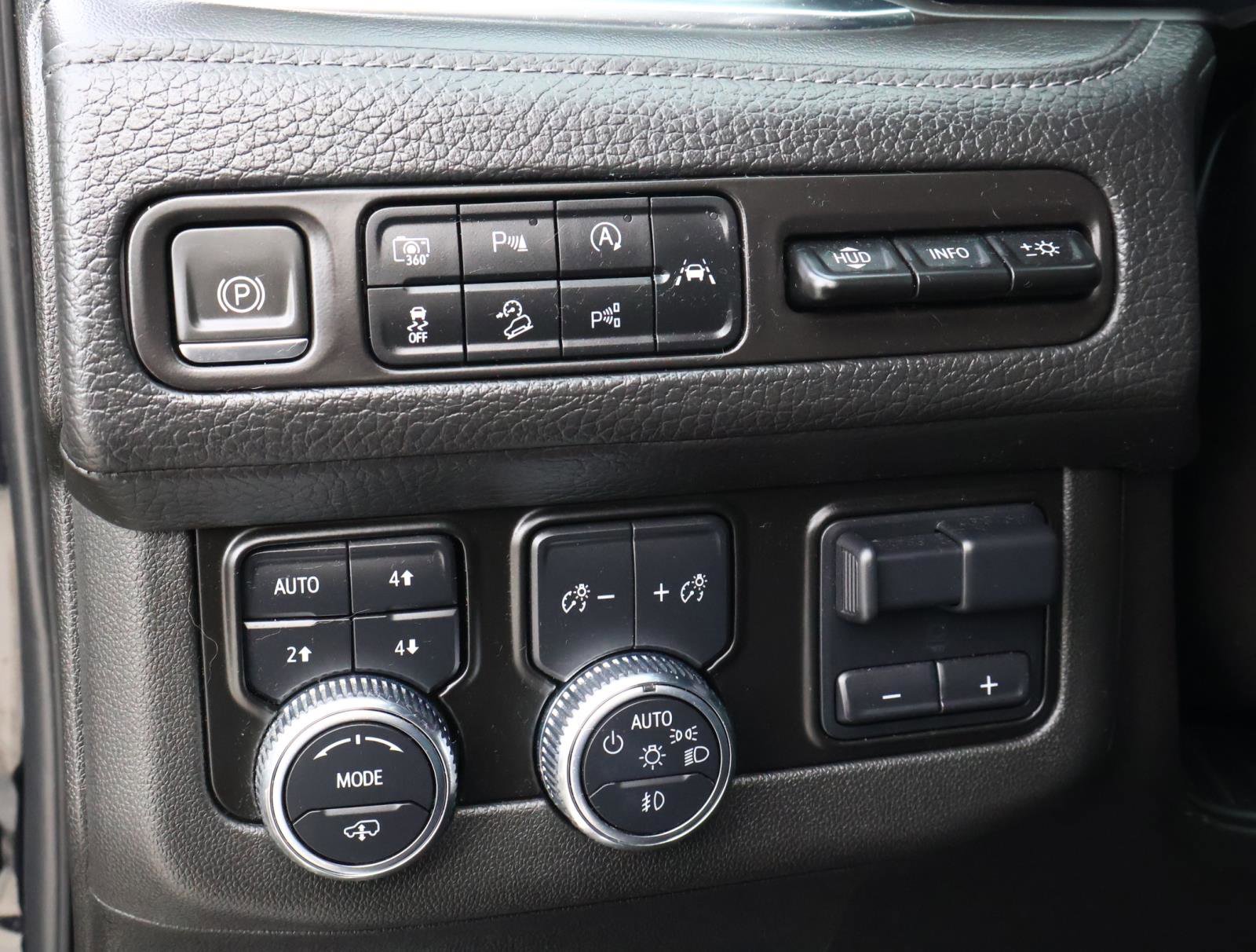 Used 2023 GMC Yukon XL Denali w/ Denali Reserve Package image 26