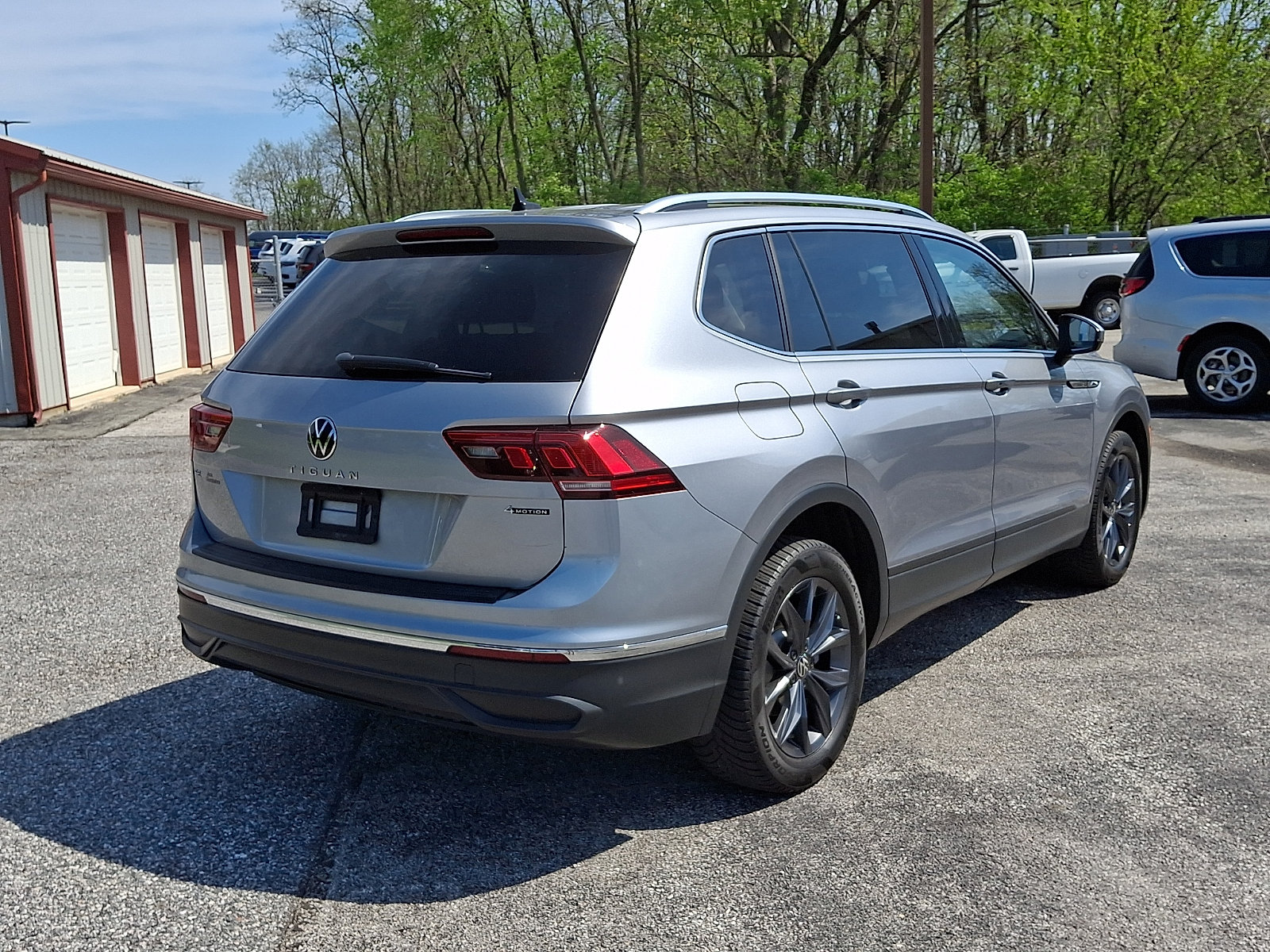 Used 2022 Volkswagen Tiguan SE AWD/4WD image 11