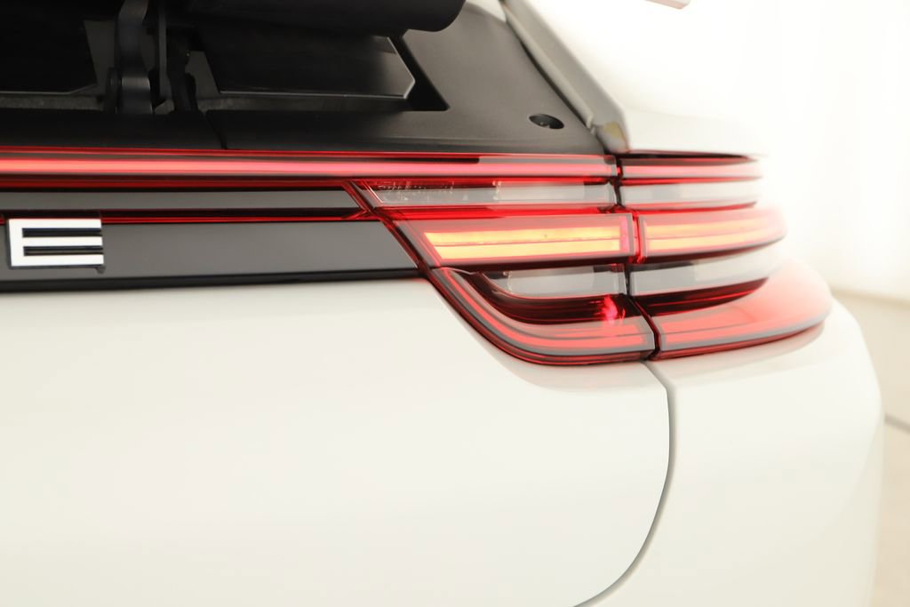 Used 2018 Porsche Panamera 4 image 33