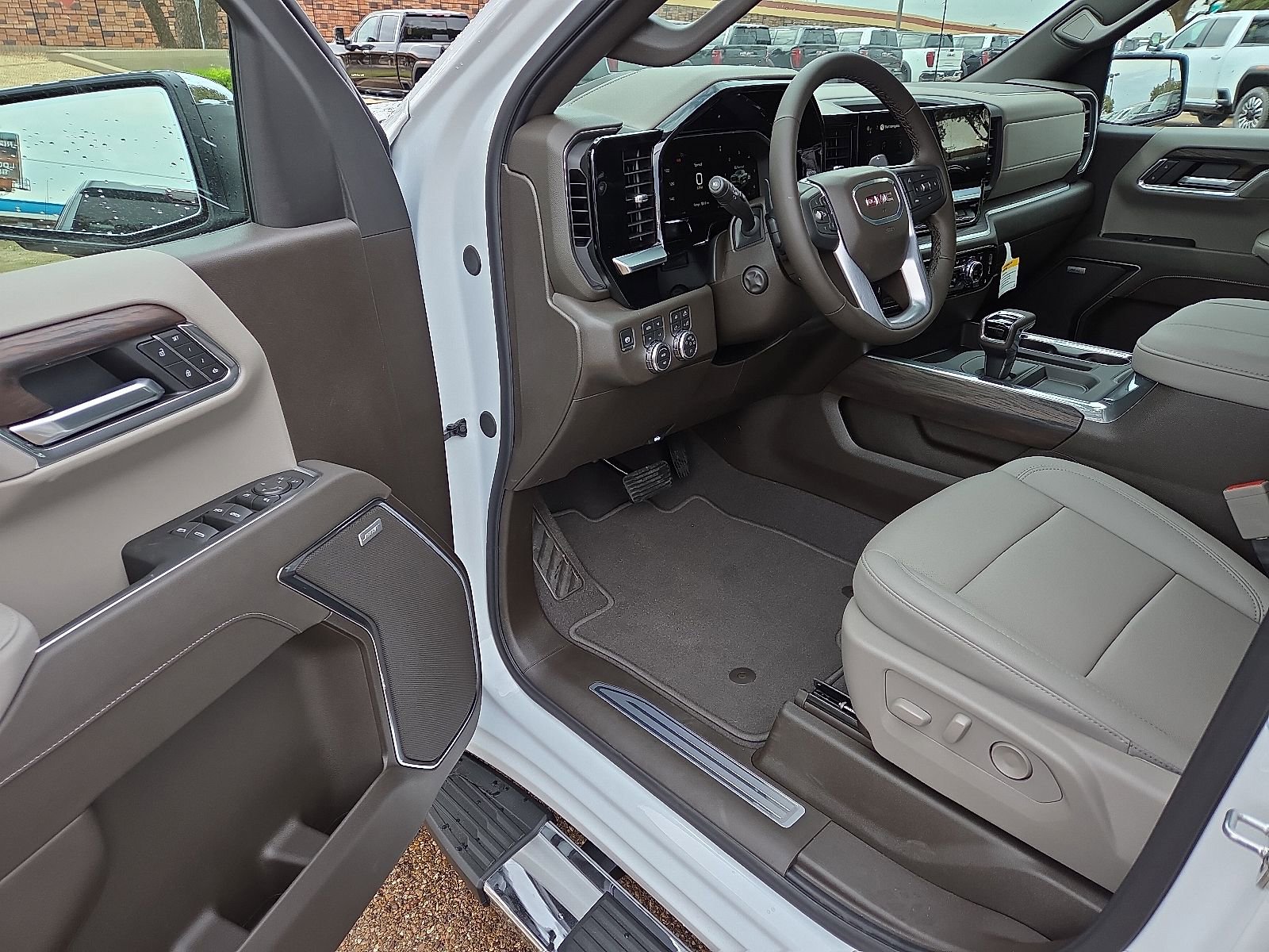 New 2026 GMC Sierra 1500 SLT image 10