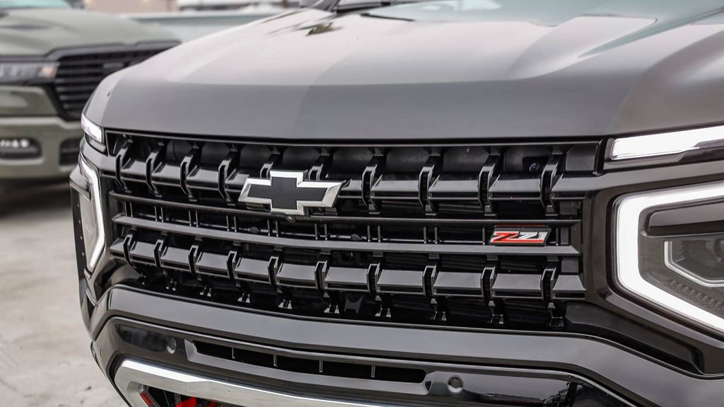 Used 2025 Chevrolet Suburban Z71 AWD/4WD image 5